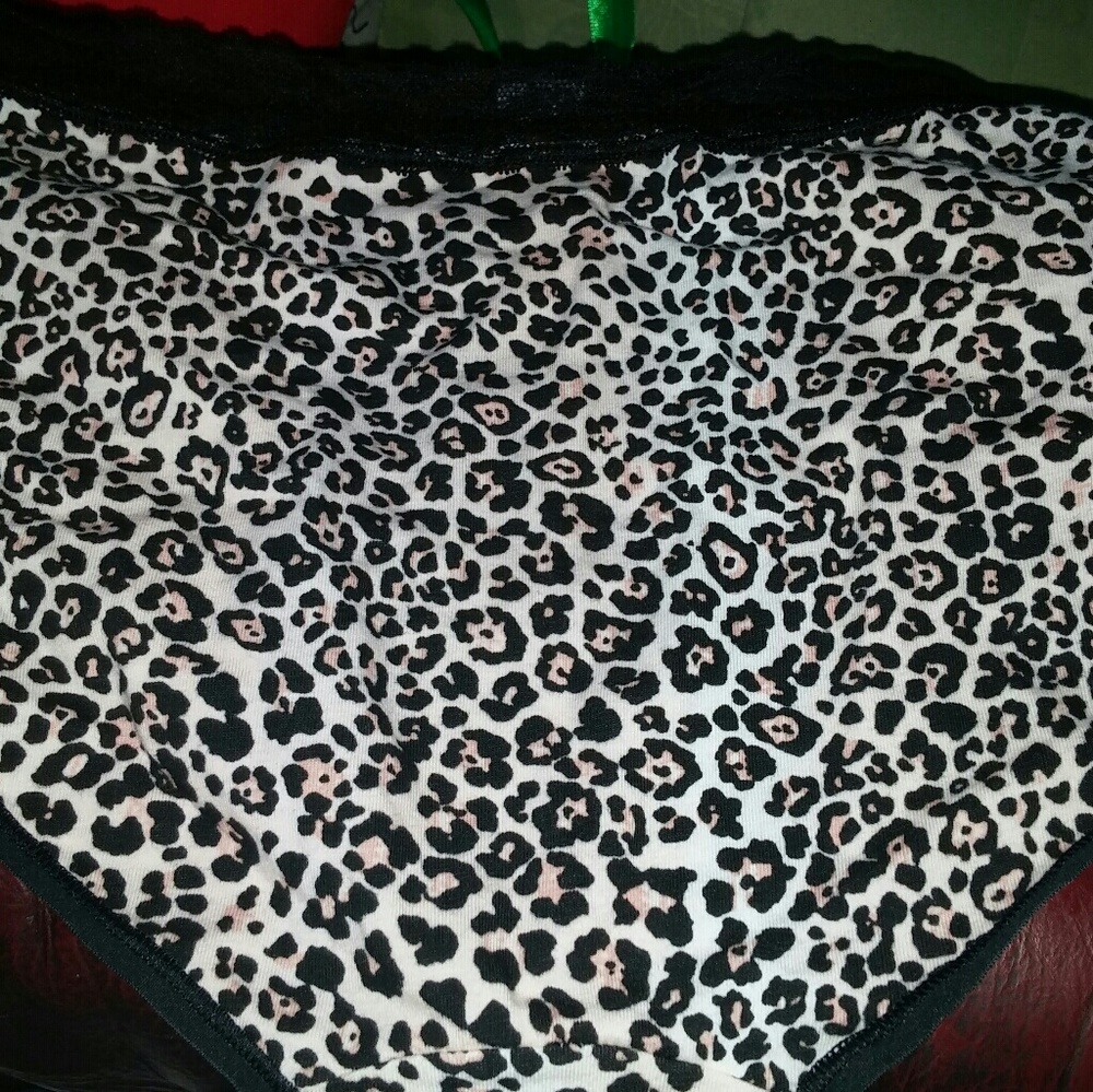 Victroria Secret Underwears Size L Brand New